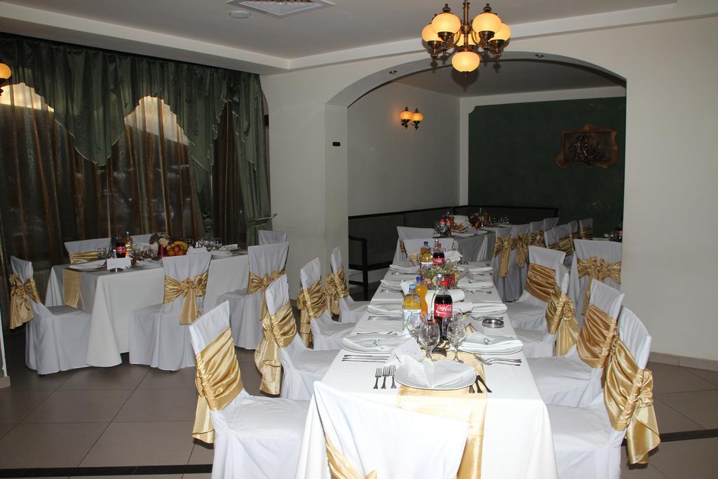 Hotel Royal 2 Urziceni Eksteriør bilde